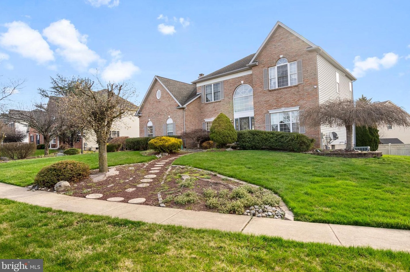 102 Tennyson Ln, North Wales, PA 19454-1640