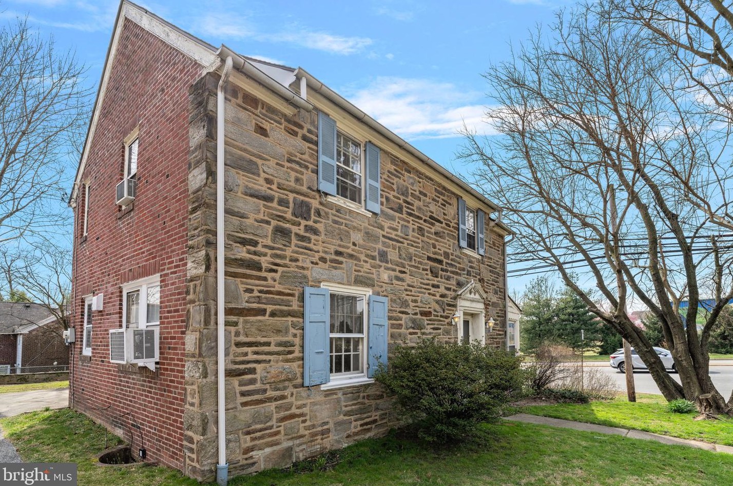 2 Poe Ave, Wyncote, PA 19095