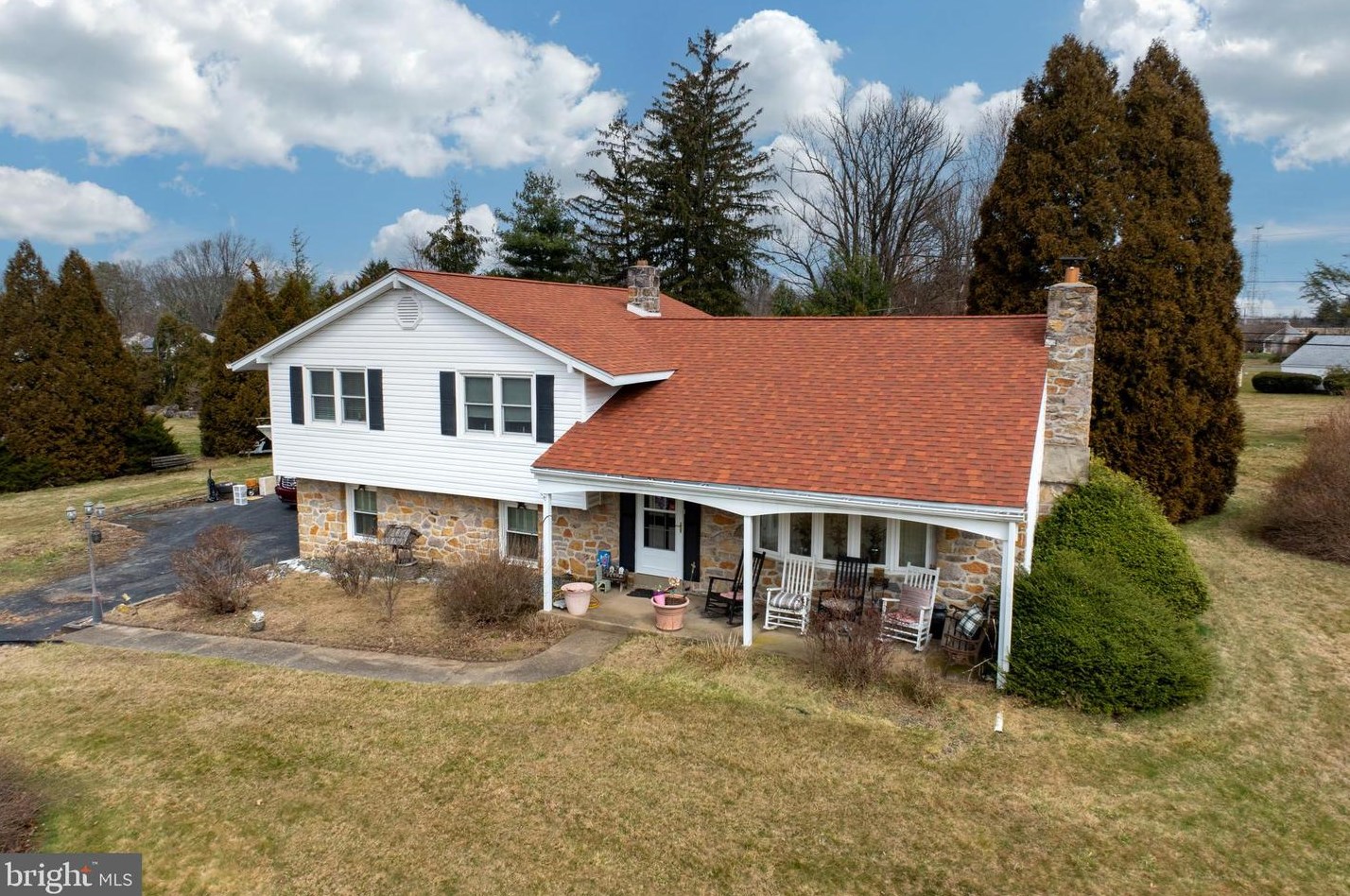 941 Surrey Dr, Blue Bell, PA 19422