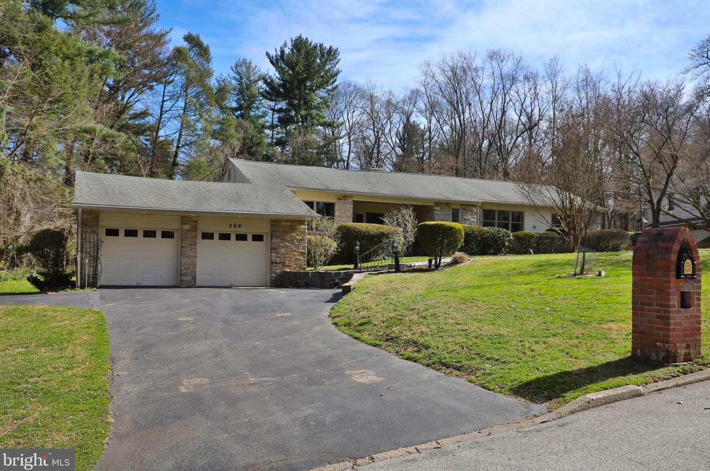 209 Gribbel Rd, Wyncote, PA 19095