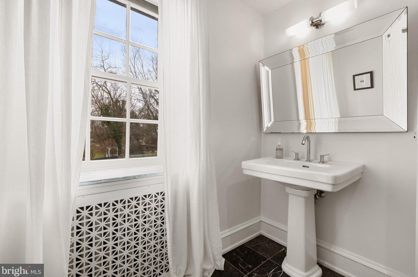 422 Warick Rd, Penn Wynne PA 19096-2343 exterior