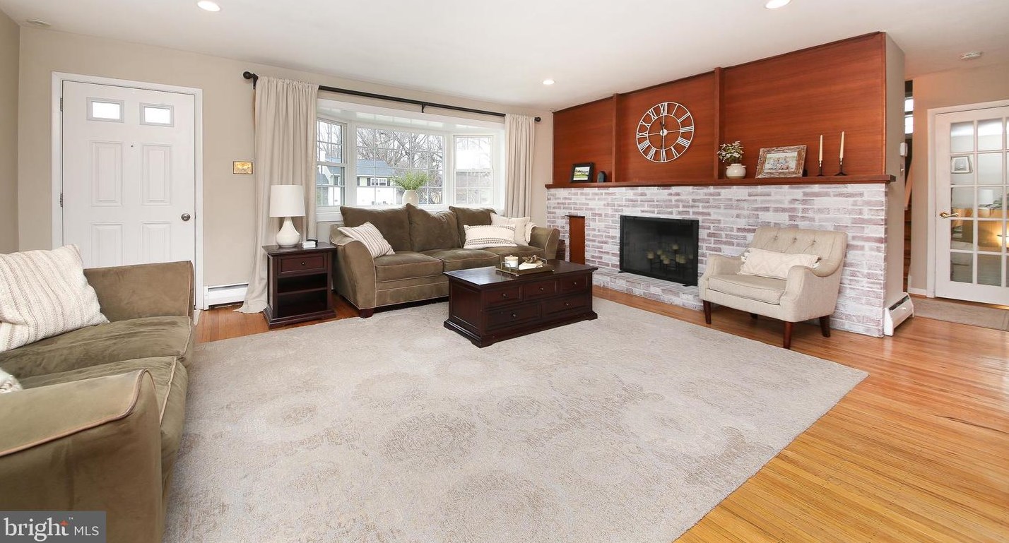 617 Crossfield Rd, Norristown, PA 19406-1607