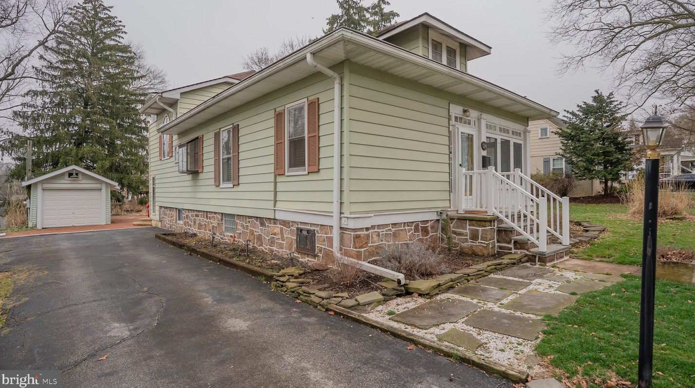24 Orchard Ln, Norristown, PA 19403-2034