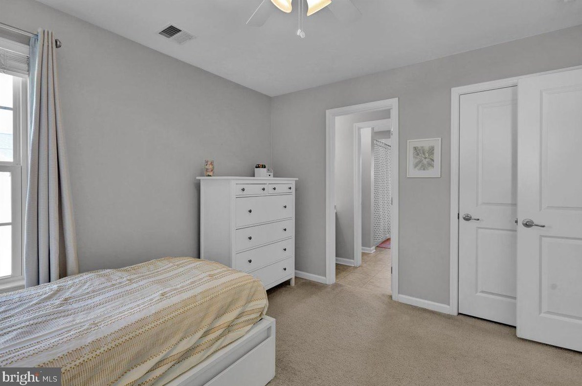 215 Detar Rd, Gilbertsville PA  19525-9447 exterior