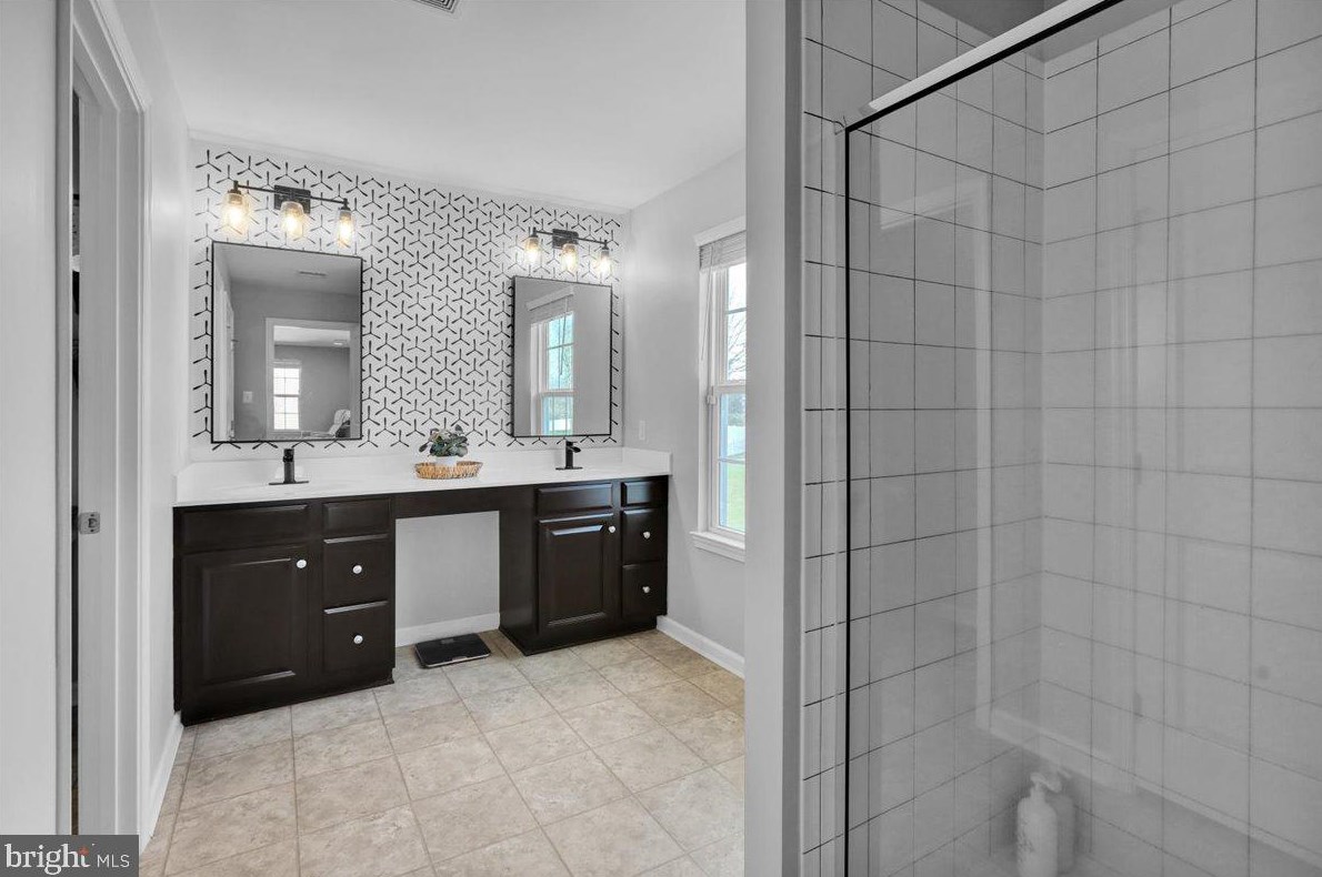 215 Detar Rd, Gilbertsville PA  19525-9447 exterior