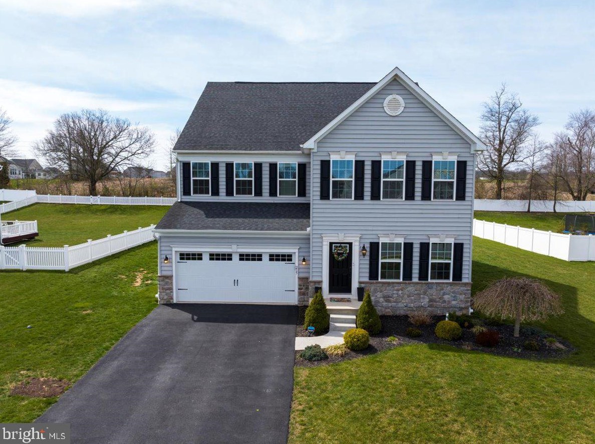 215 Detar Rd, Gilbertsville PA  19525-9447 exterior