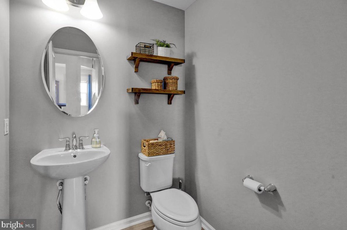 215 Detar Rd, Gilbertsville PA  19525-9447 exterior