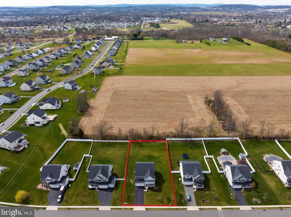 215 Detar Rd, Gilbertsville PA  19525-9447 exterior