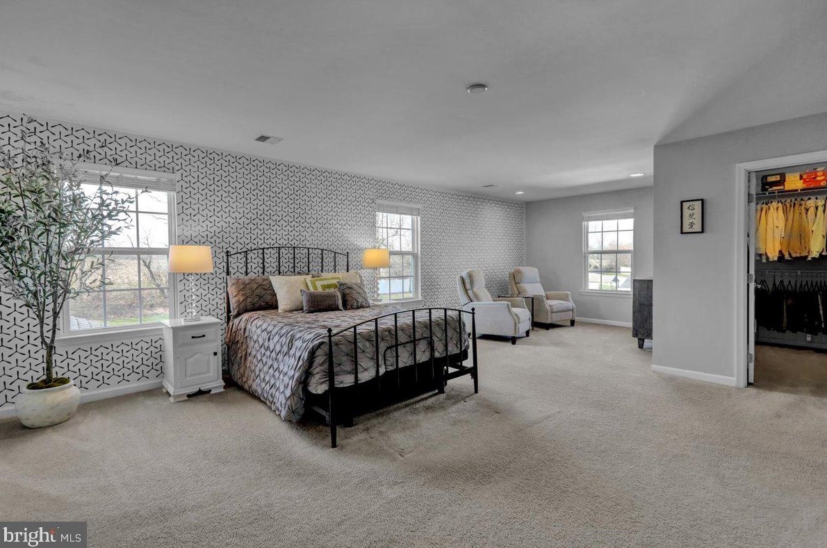 215 Detar Rd, Gilbertsville PA  19525-9447 exterior