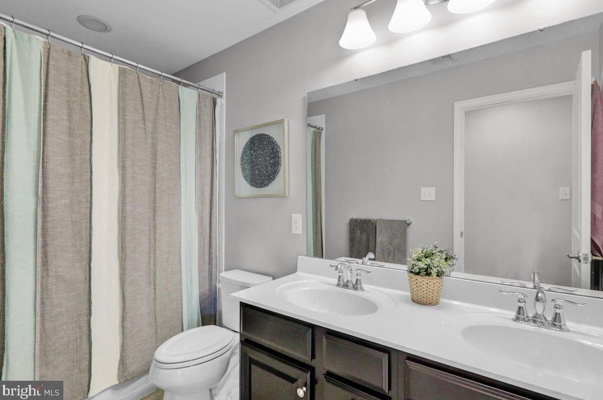 215 Detar Rd, Gilbertsville PA  19525-9447 exterior