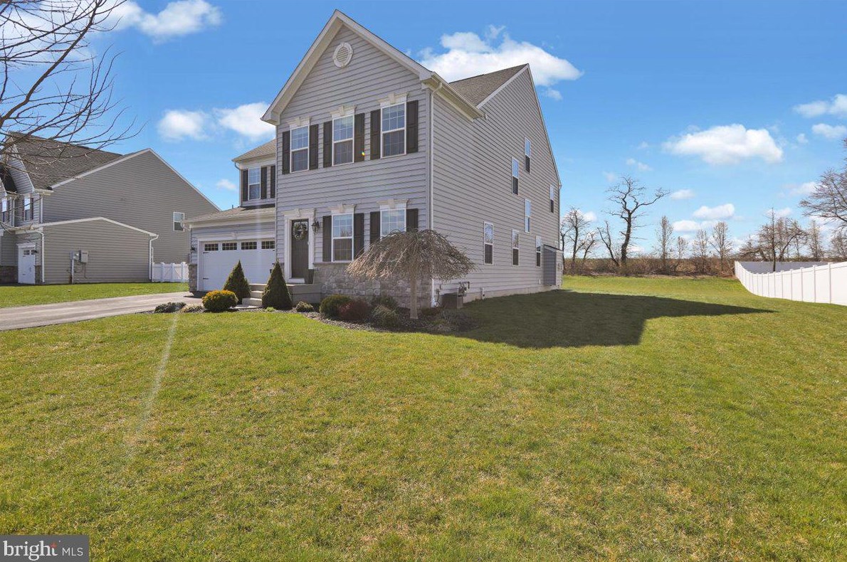 215 Detar Rd, Gilbertsville PA  19525-9447 exterior