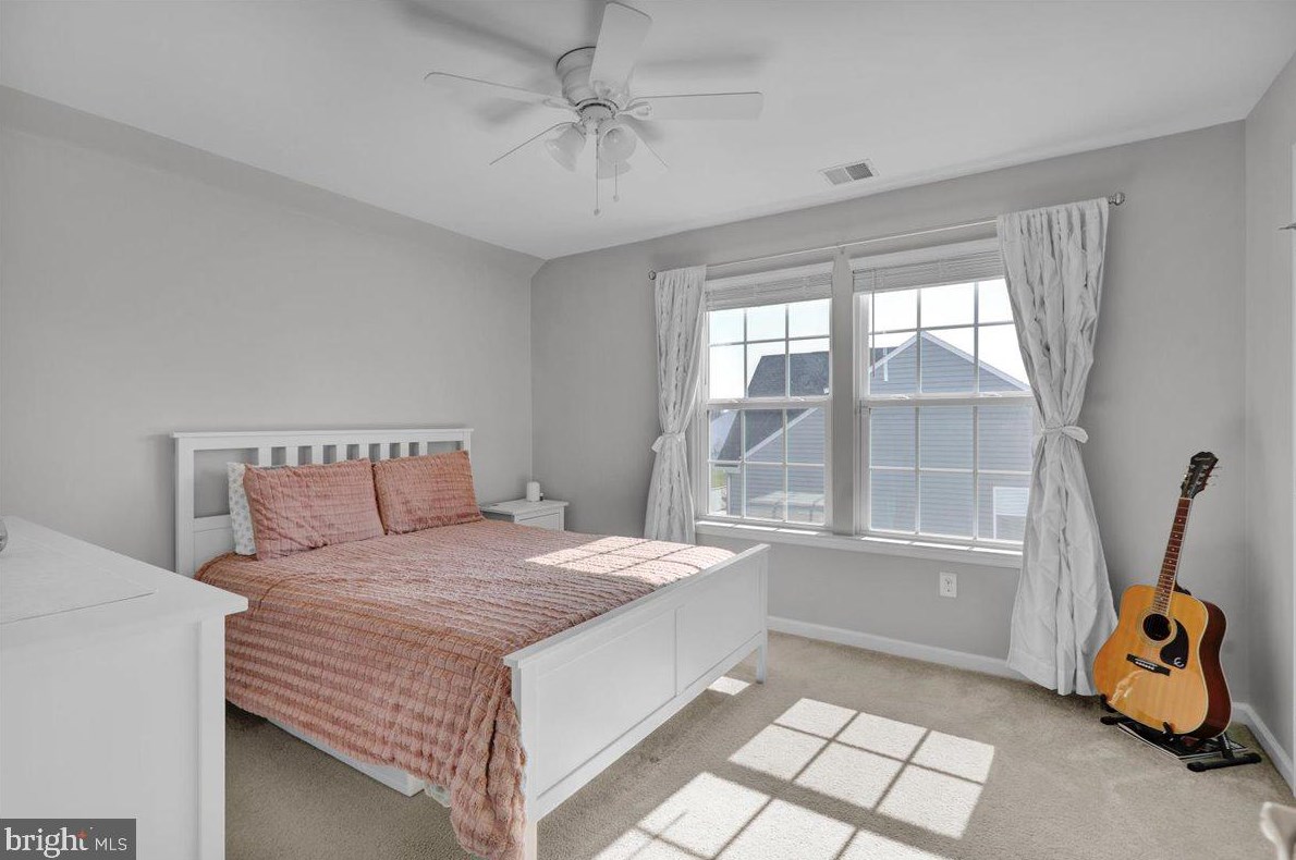 215 Detar Rd, Gilbertsville PA  19525-9447 exterior