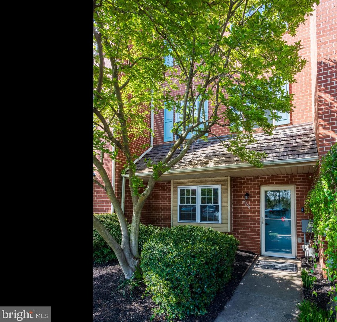666 Coates Ln, Norristown PA  19406-2560 exterior