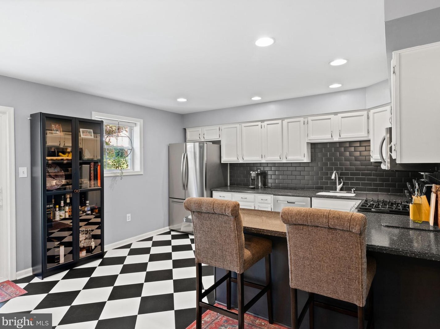 666 Coates Ln, Norristown PA  19406-2560 exterior