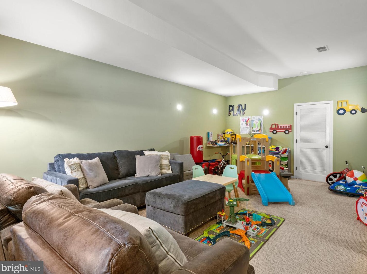 666 Coates Ln, Norristown PA  19406-2560 exterior