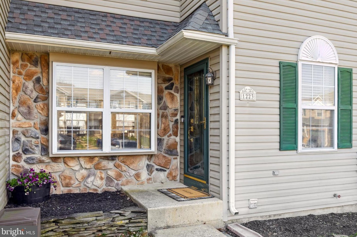 1223 Pin Oak Dr, Perkiomenville, PA 18074