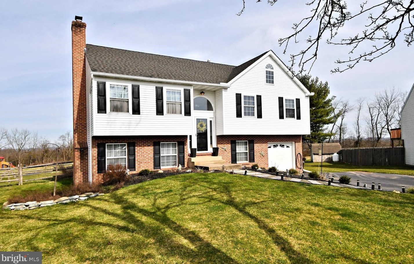 2136 Reindeer Ct, Gilbertsville, PA 19525-9268