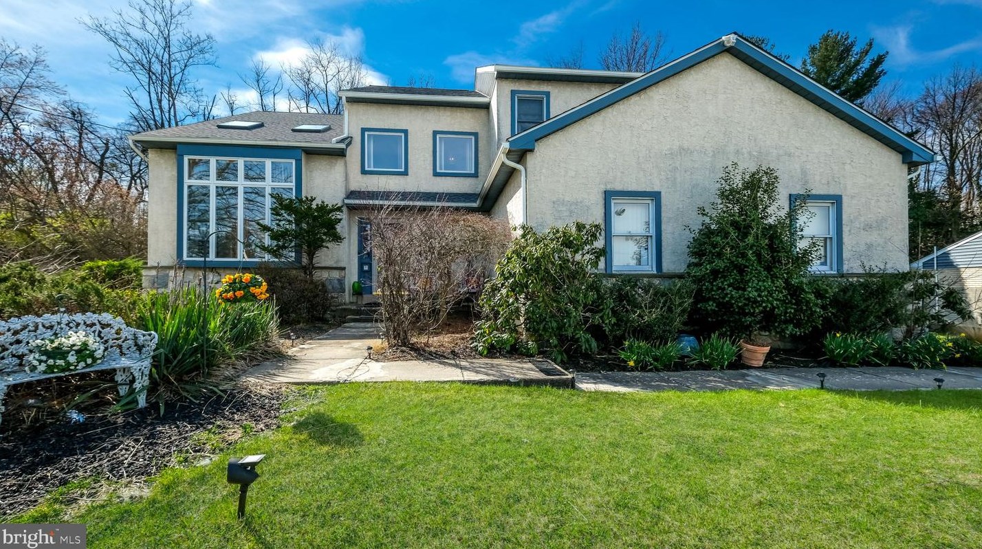 902 Summit Ln, Oreland, PA 19075-2526