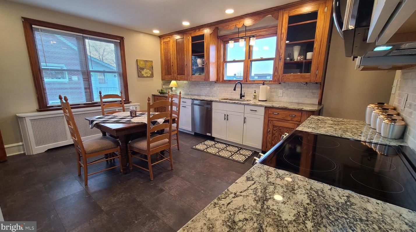 121 Harleysville Pike, Souderton PA  18964-2059 exterior