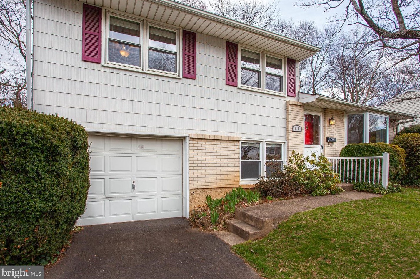615 Mansfield Rd, Willow Grove, PA 19090-1307