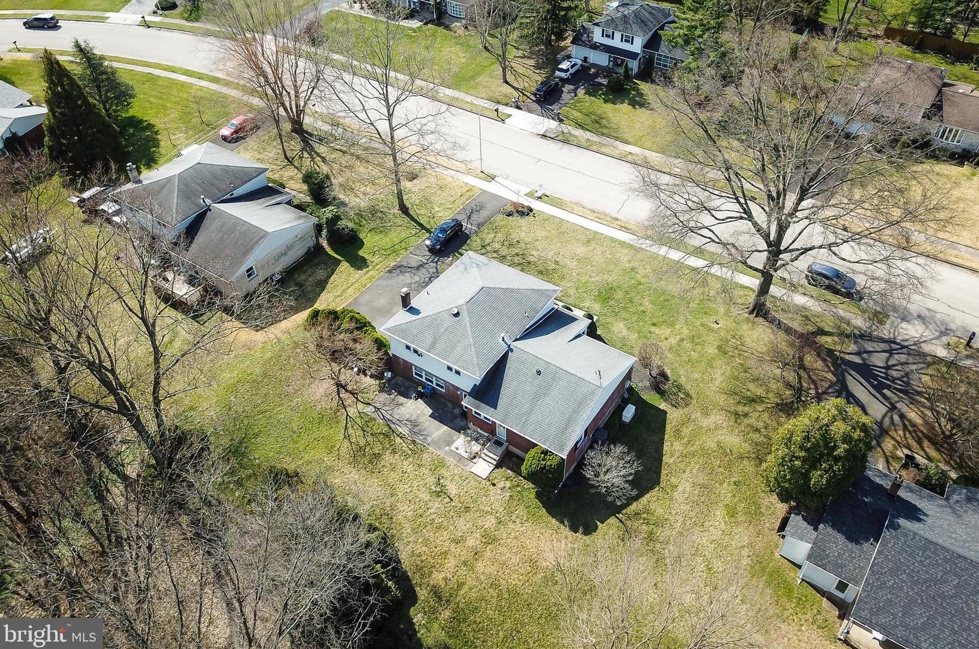 825 Warfield Ln, Huntingdon Valley PA 19006-3426 exterior