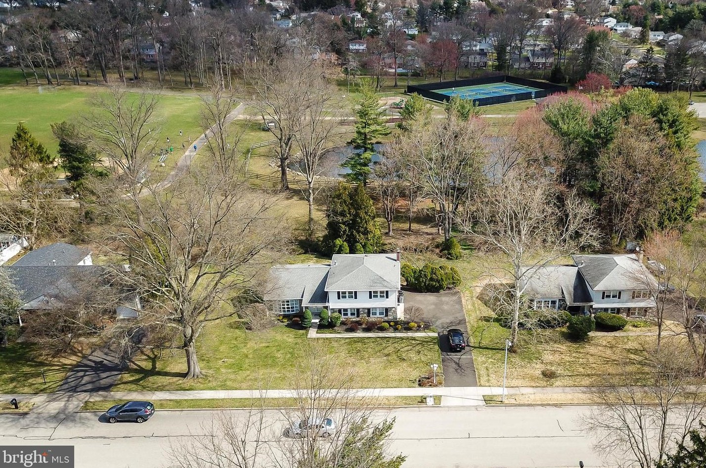 825 Warfield Ln, Huntingdon Valley, PA 19006-2107