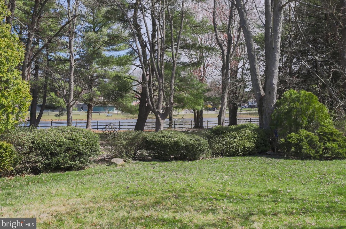 825 Warfield Ln, Huntingdon Valley PA 19006-3426 exterior