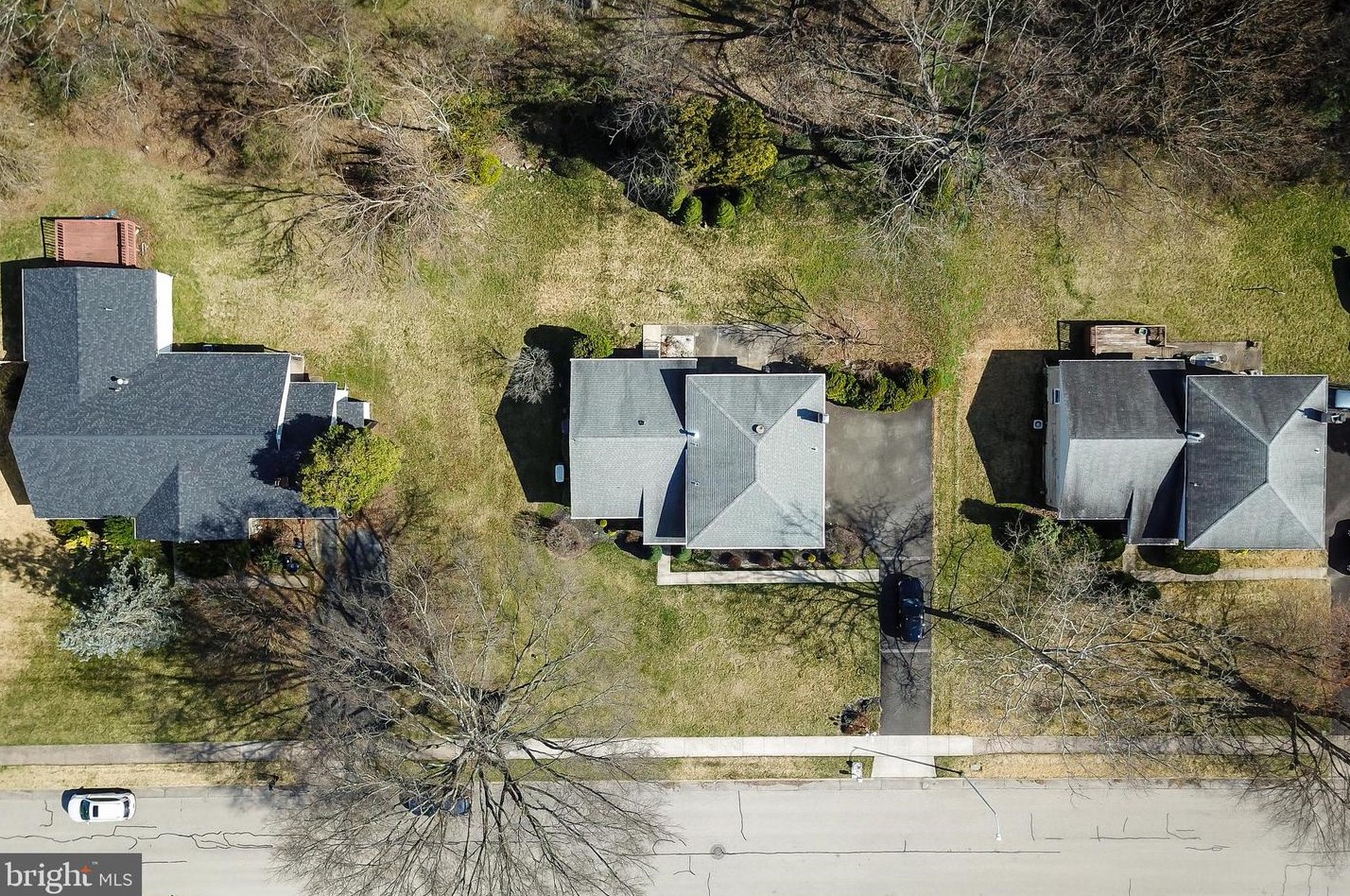 825 Warfield Ln, Huntingdon Valley PA 19006-3426 exterior