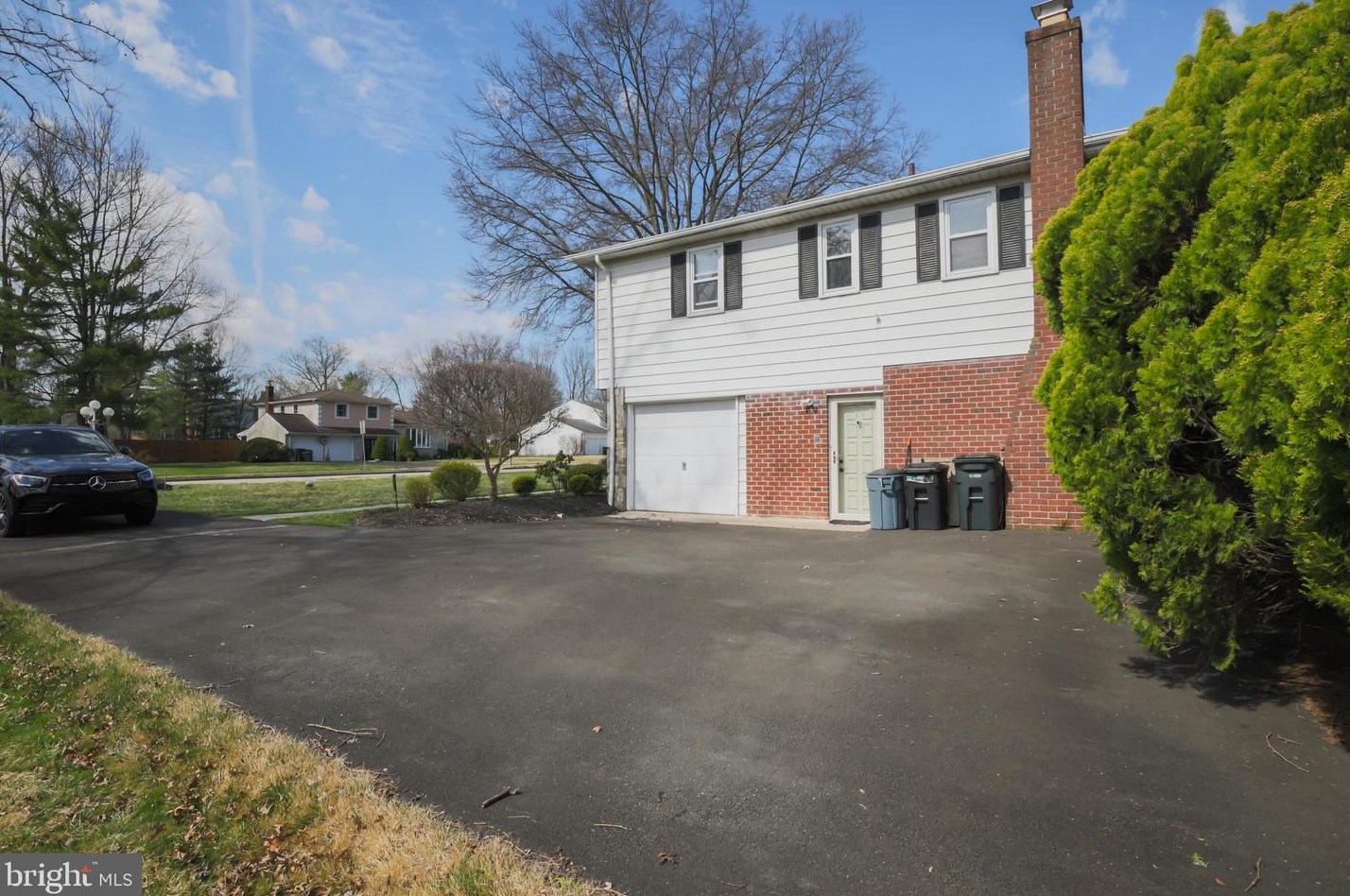 825 Warfield Ln, Huntingdon Valley PA 19006-3426 exterior