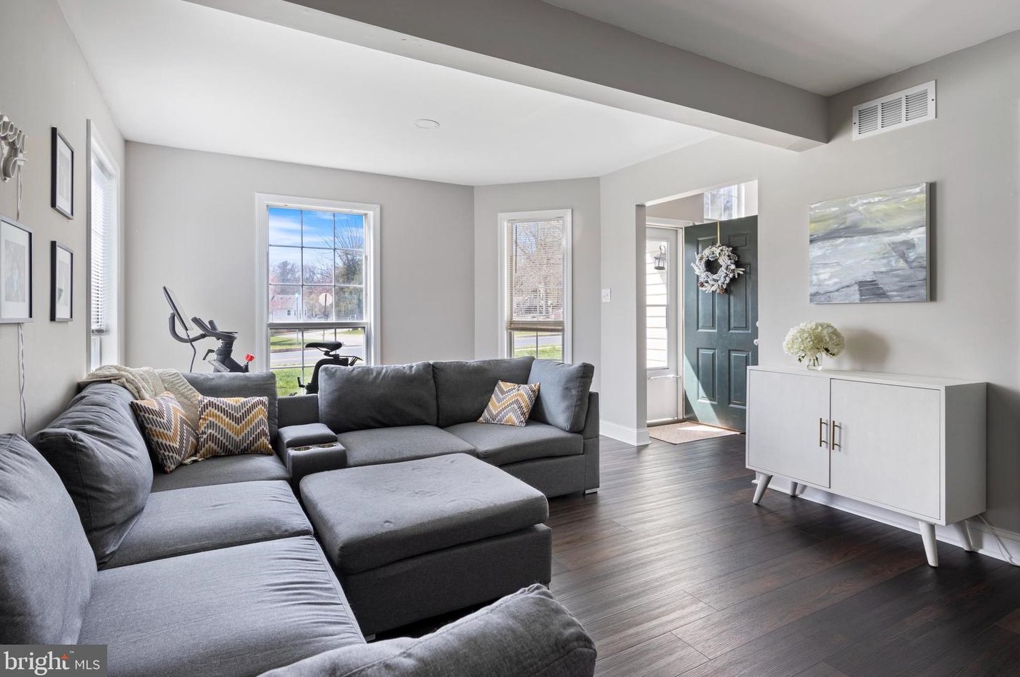 48 Village Dr, Collegeville PA  19473-2314 exterior