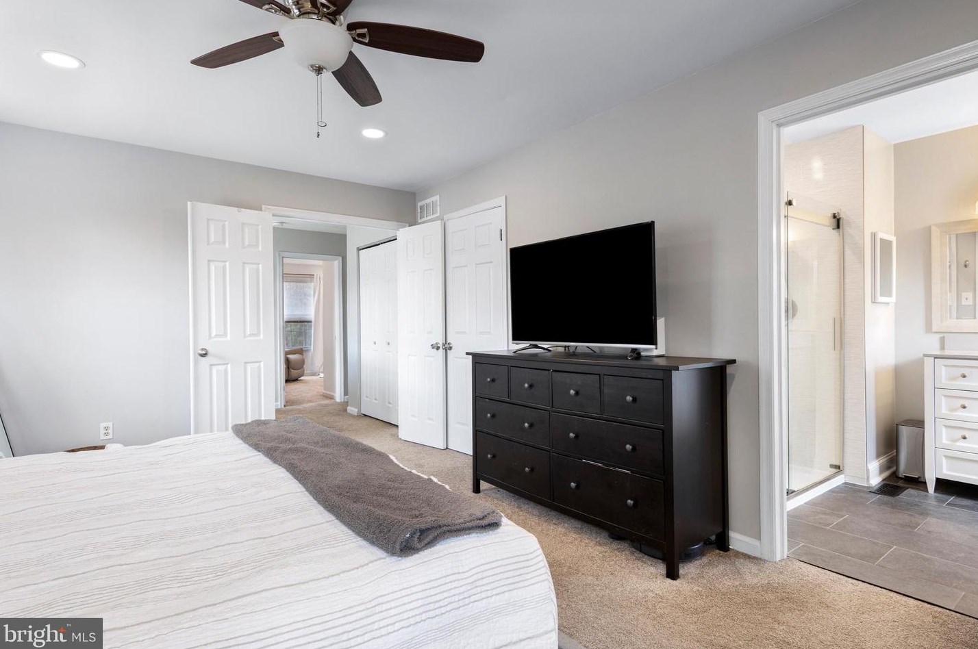 48 Village Dr, Collegeville PA  19473-2314 exterior