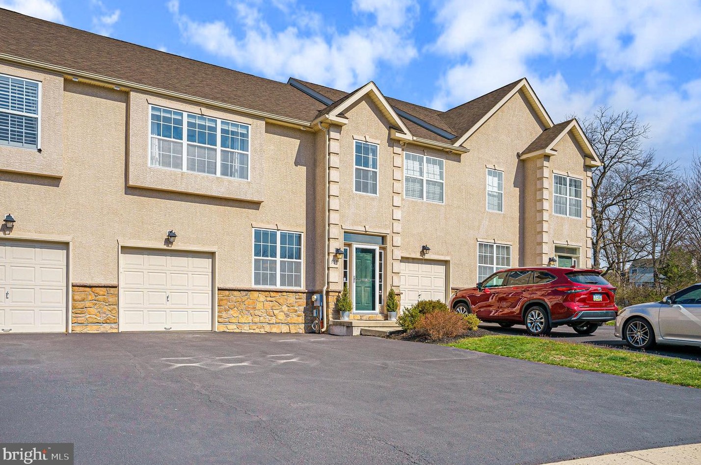 367 Manor Cir, Harleysville, PA 19438-1963