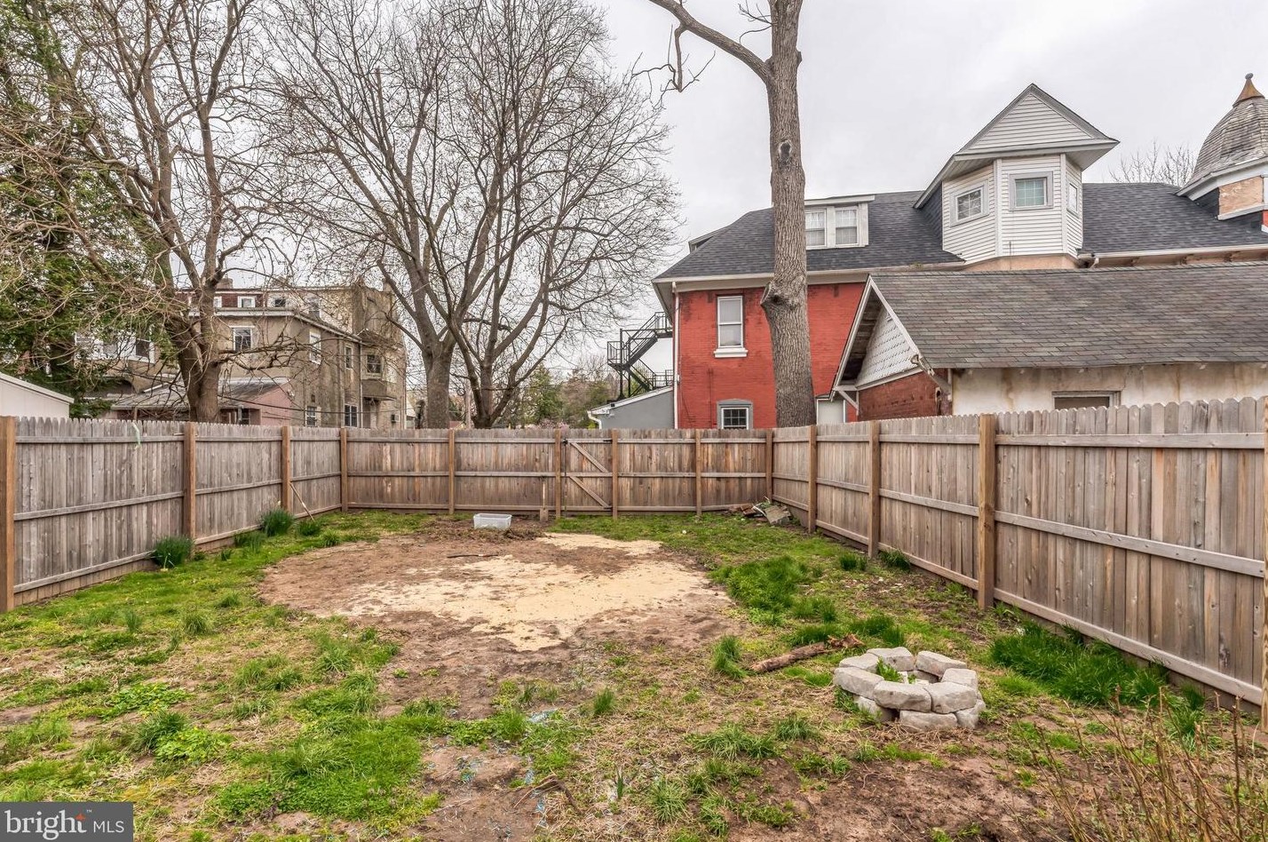 805 Main St, Norristown PA  19401-4103 exterior