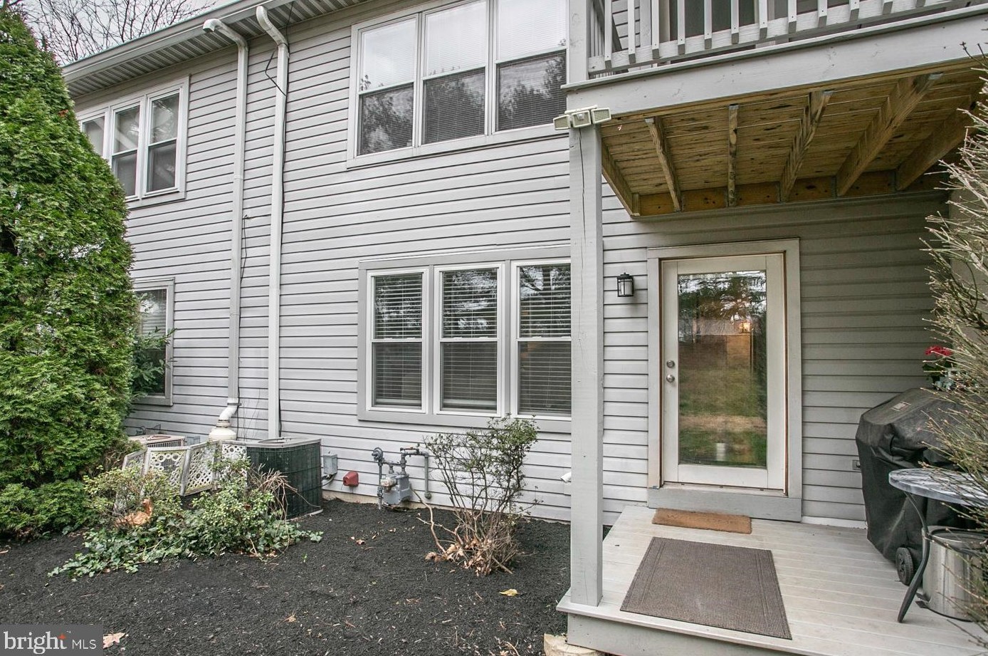 135 Barley Sheaf Dr, Norristown PA  19403-5302 exterior