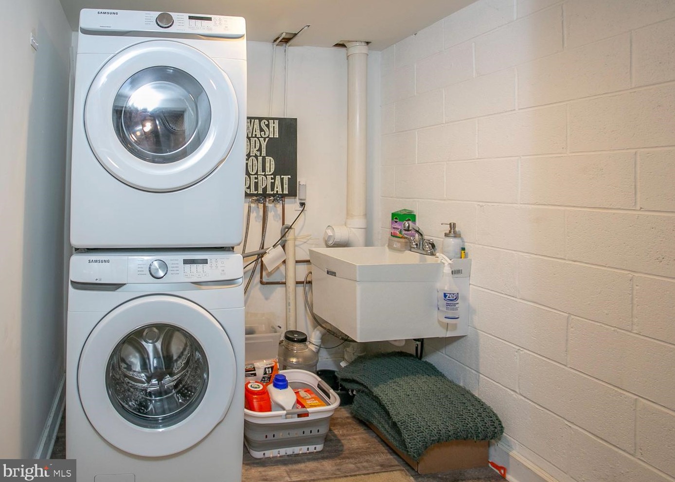 135 Barley Sheaf Dr, Norristown PA  19403-5302 exterior