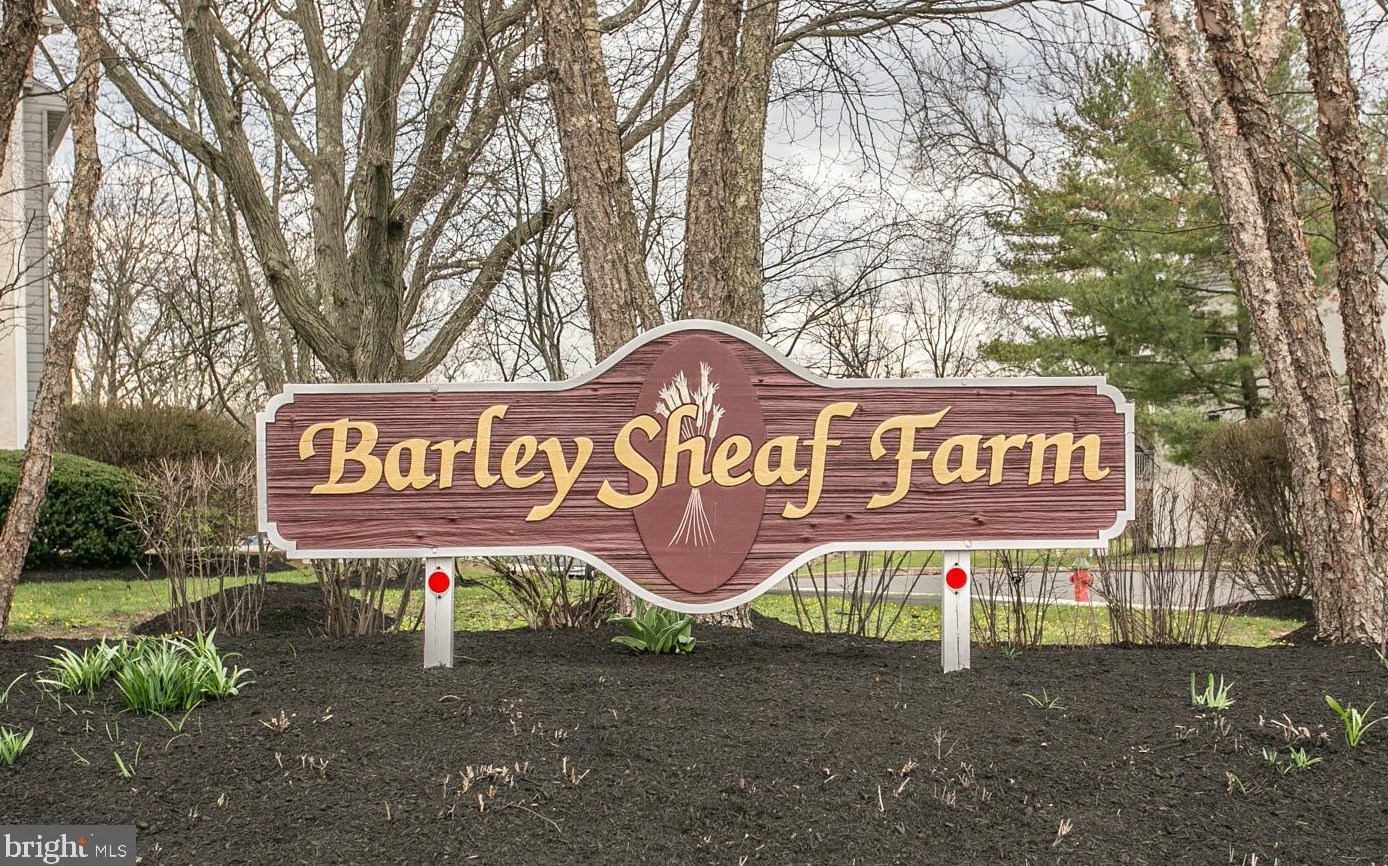 135 Barley Sheaf Dr, Norristown PA  19403-5302 exterior