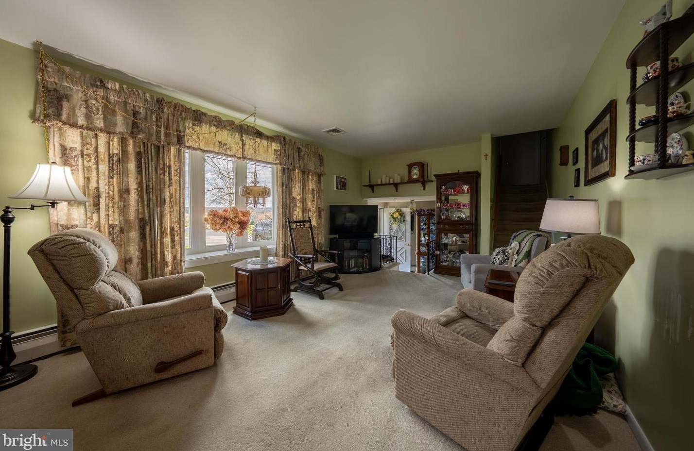 398 Hoffmansville Rd, Bechtelsville, PA 19505-9521