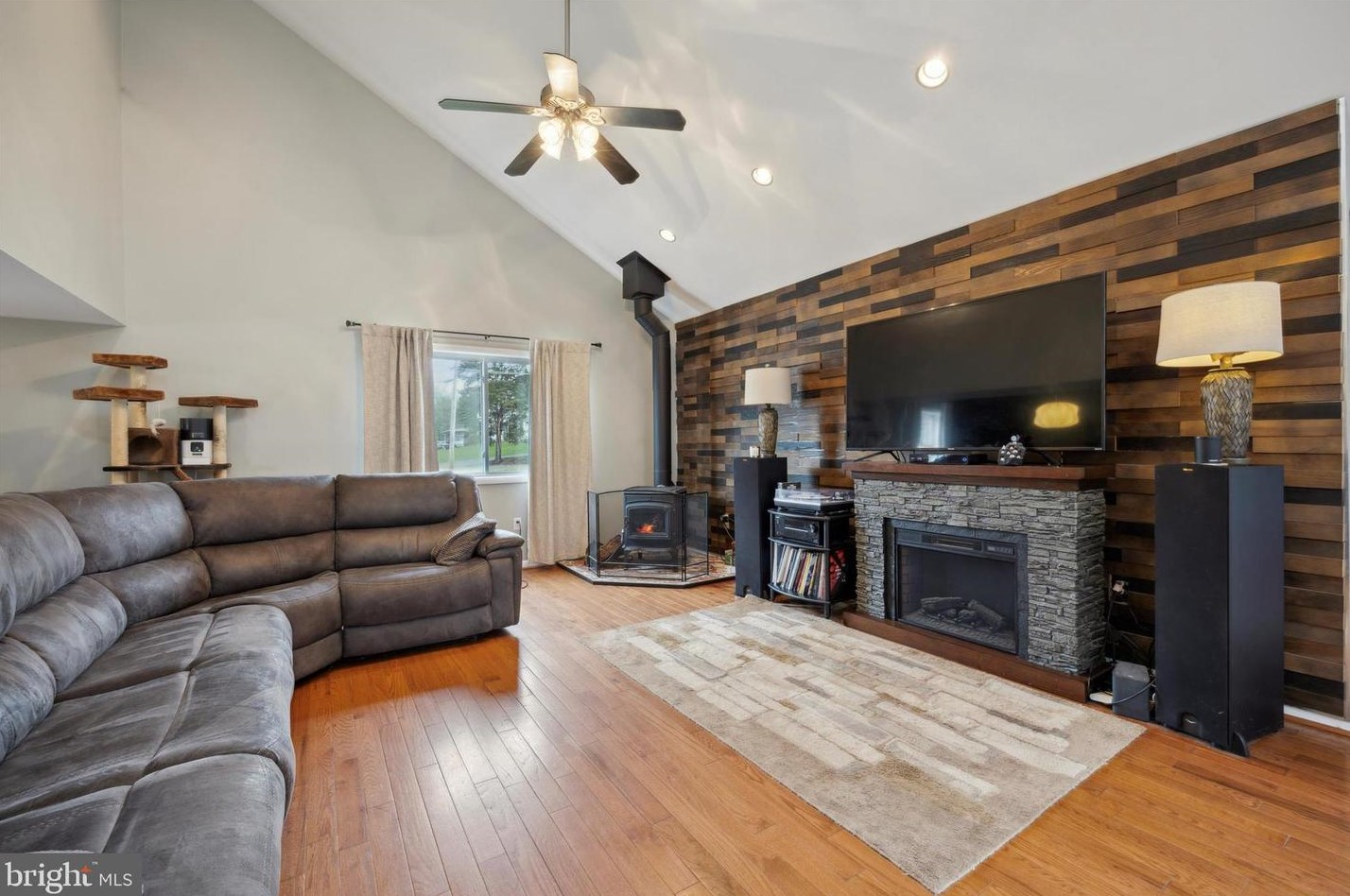 2384 Schlosser Rd, Harleysville, PA 19438