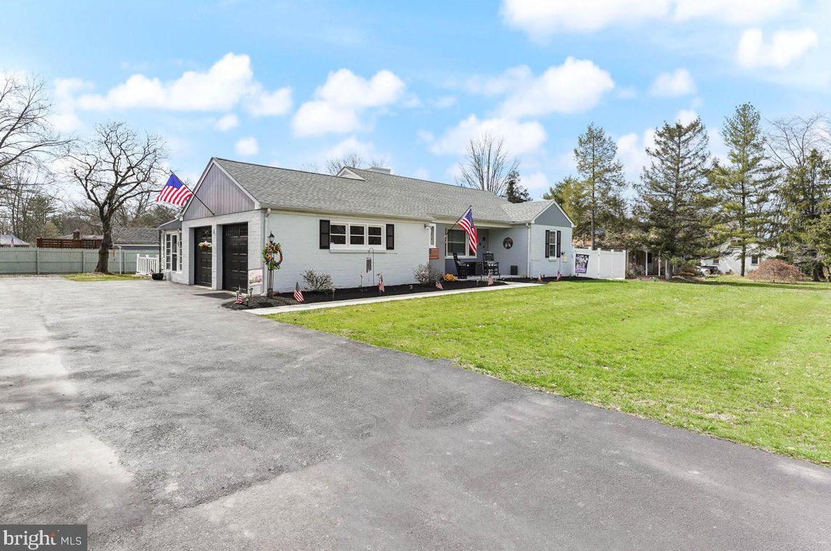 1938 Maple Ave, Hatfield, PA 19440-2165