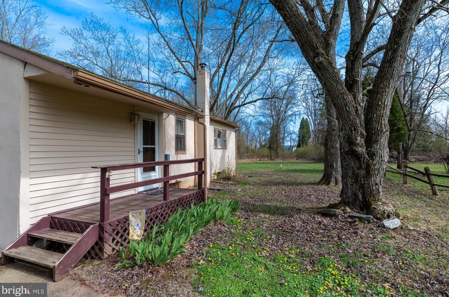834 Mount Airy Rd, Collegeville, PA 19426-1144