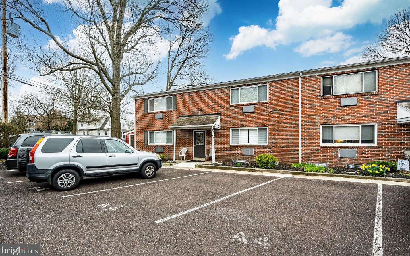 447 Pine St, Limerick PA 19468-1937 exterior