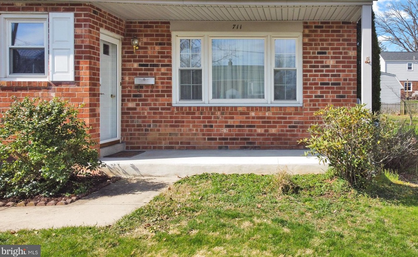 711 Springdell Rd, Norristown, PA 19406-1738