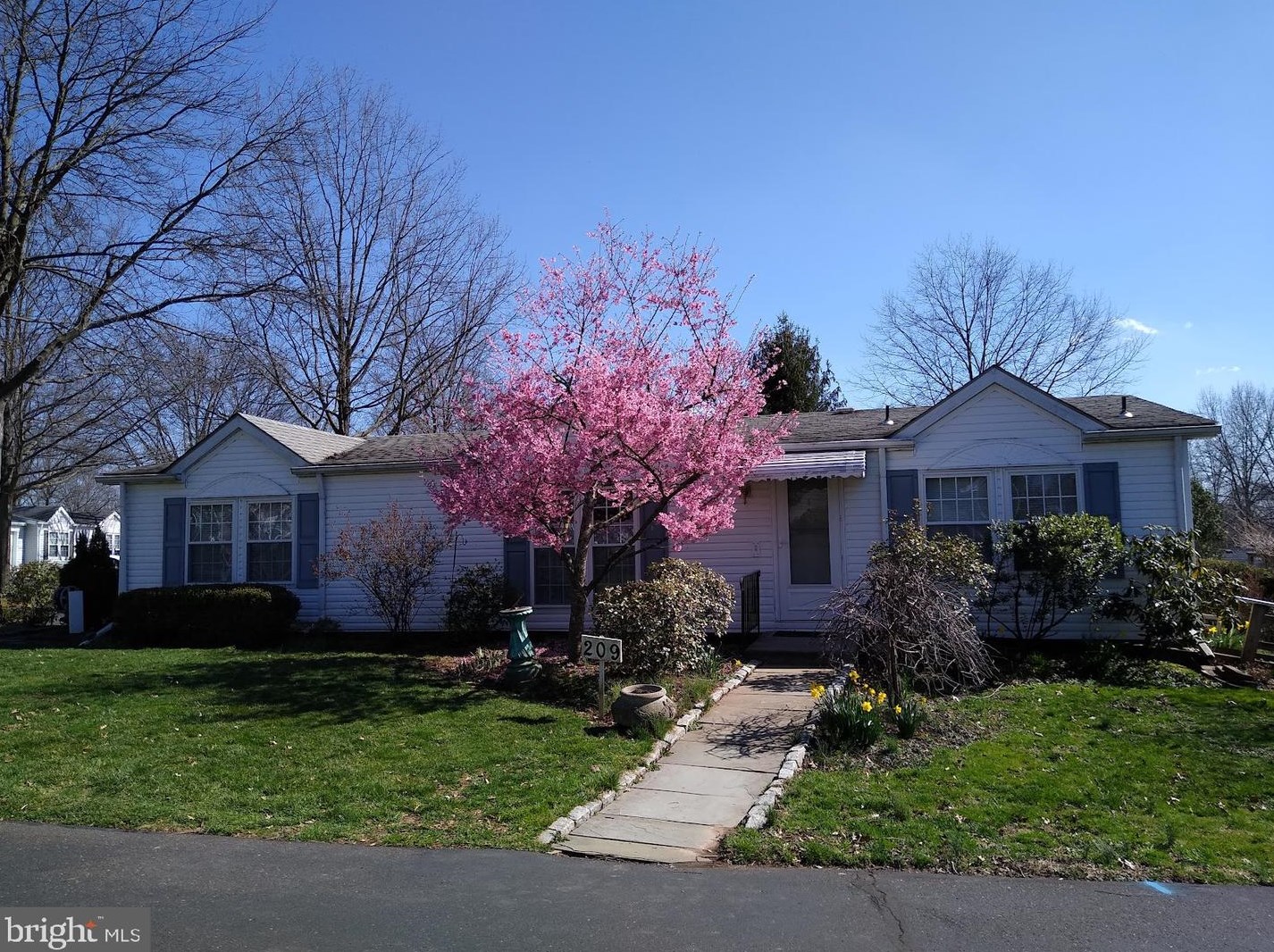 209 Chatham Ct, Souderton, PA 18964-2812
