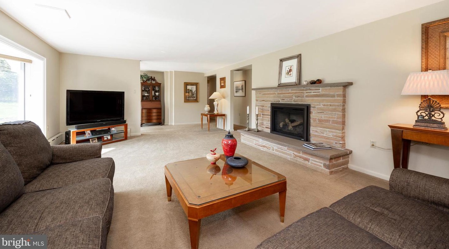 1115 Hollow Rd, Collegeville PA  19426-1516 exterior