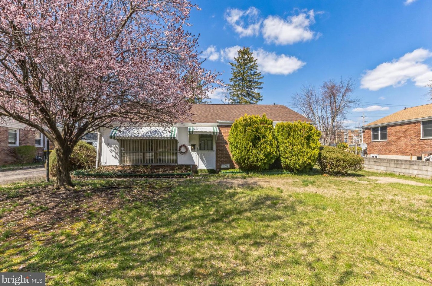 568 Powderhorn Rd, Norristown, PA 19406-3069