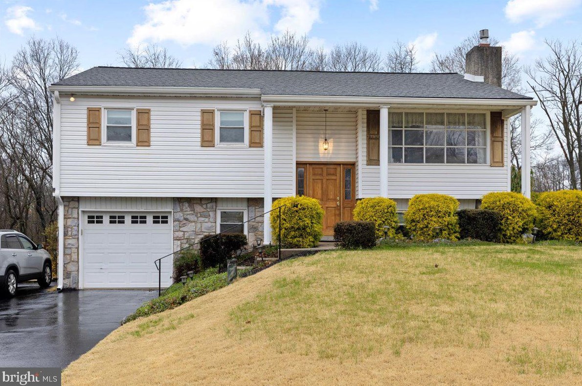 911 Rivendell Ln, Pottstown, PA 19464