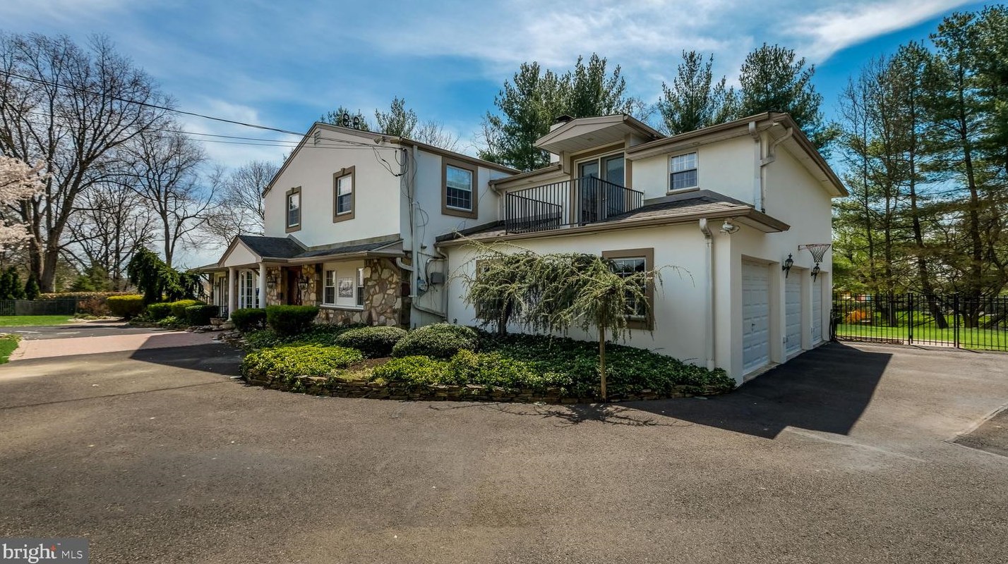 1564 Buck Hill Dr, Huntingdon Valley, PA 19006