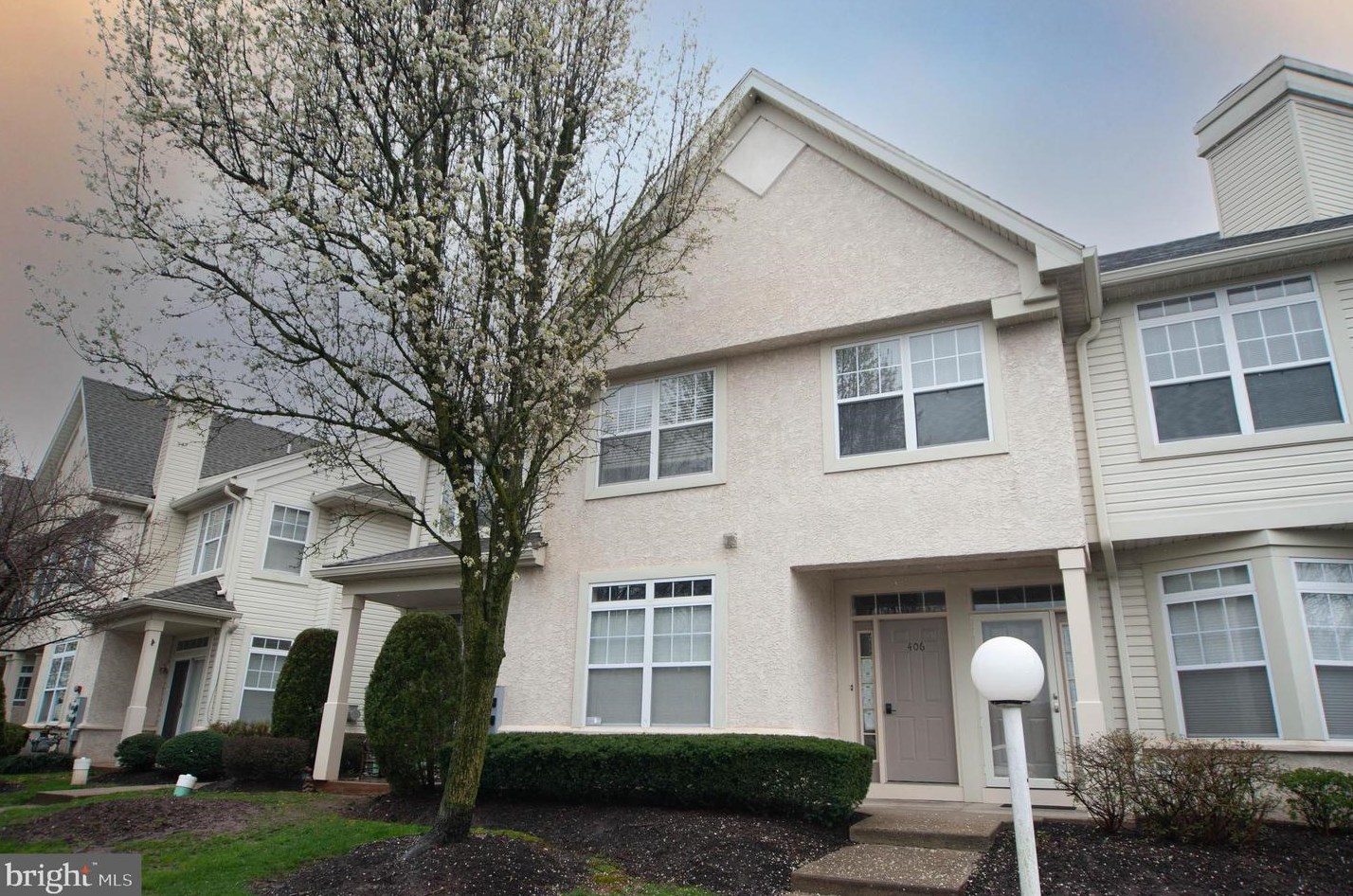 406 Dresher Woods Dr, Dresher, PA 19025