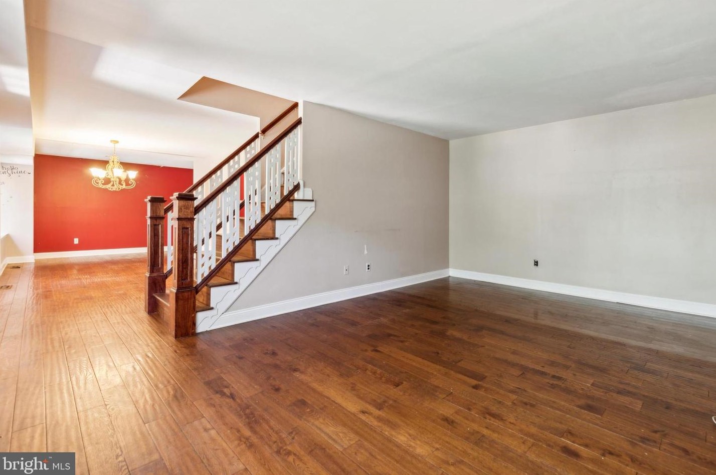 22 Fitzwatertown Rd, Willow Grove, PA 19090-3043