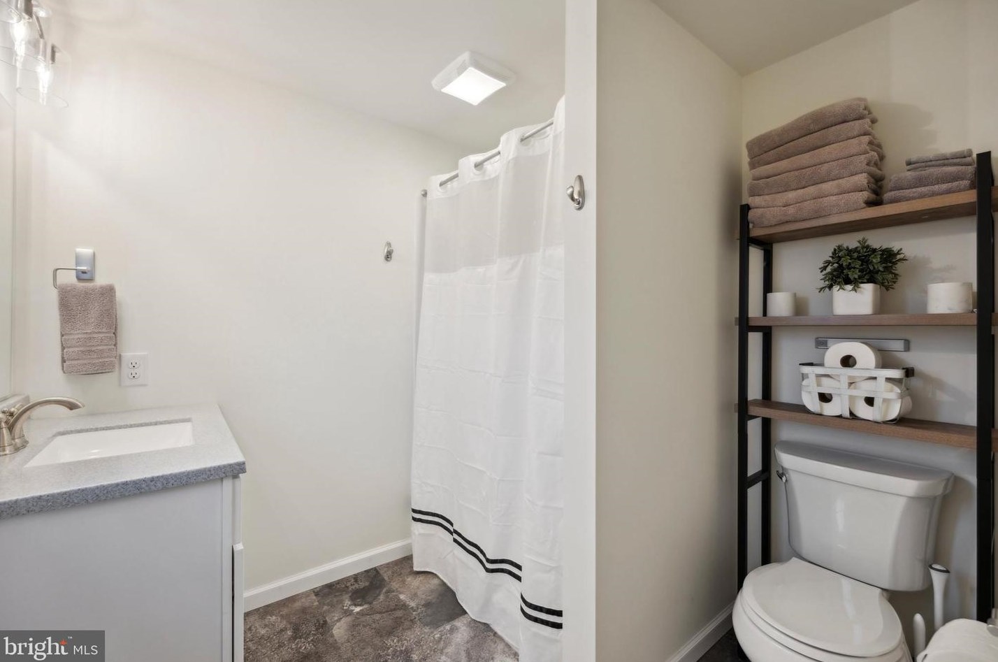 2935 Middle Creek Rd, Gilbertsville PA  19525-8900 exterior